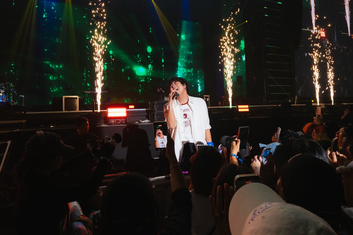 LEEMUJIN_GLOBAL's tweet photo. [📸]

#NOLFESTIVAL_BEST_PHOTO DAY1 𝕊𝕌ℙ𝔼ℝ 𝕃𝕀𝕍𝔼 𝕊𝕋𝔸𝔾𝔼

One NOL FESTIVAL. Countless memories.
Our NOL Time, forever in our hearts ༺♥༻

#LEEMUJIN #이무진 https://t.co/uCds0RADtQ