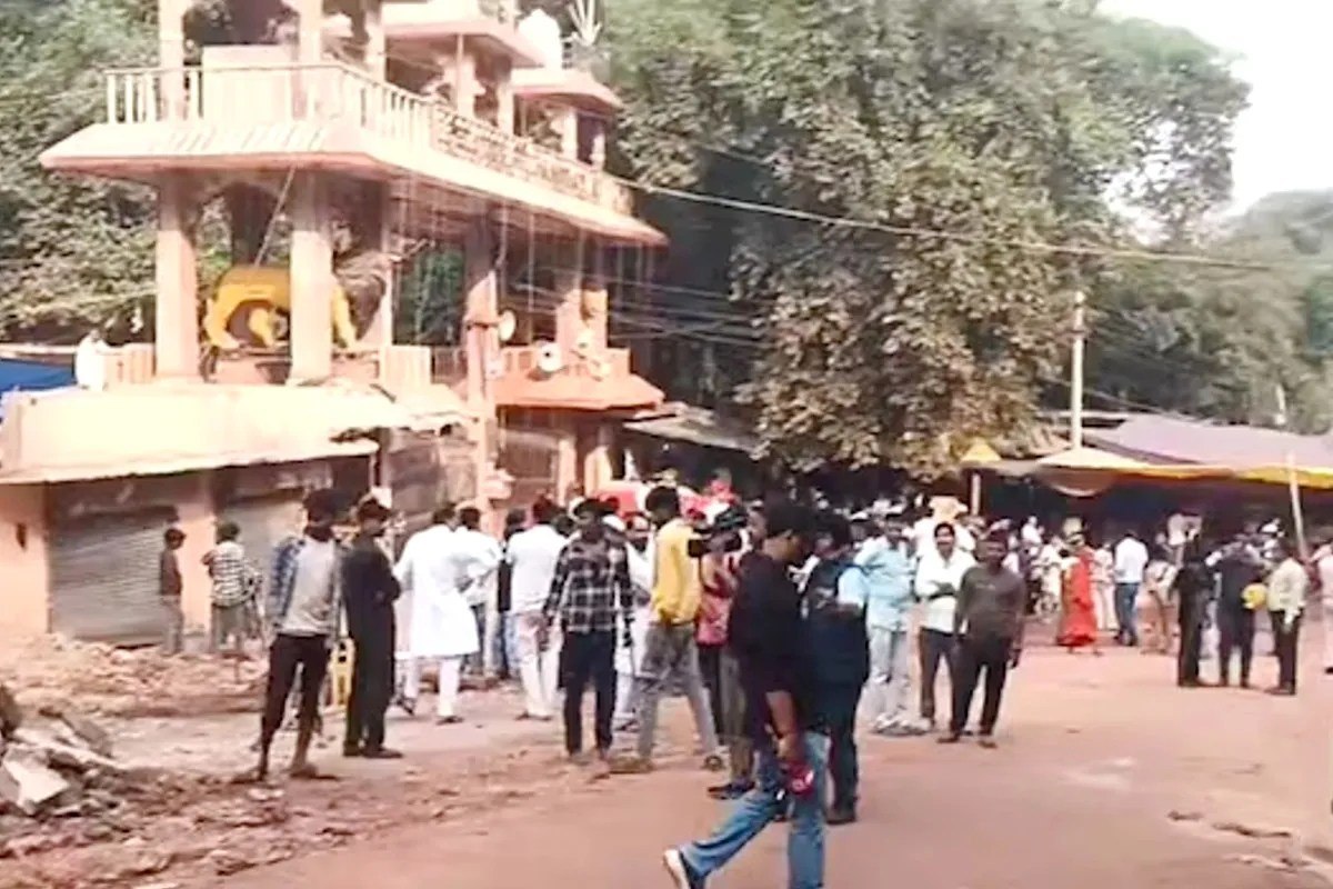 patrika_mp's tweet photo. शीतला माता मंदिर हादसा: मृतकों के परिजन को मिलेगी नौकरी, मंदिर समिति उठाएगी शादी का खर्च.......see more
https://t.co/XDmhRKmdev https://t.co/sH0r0lqbO1