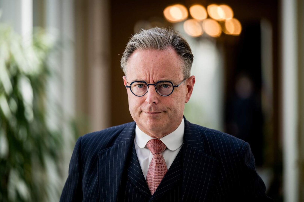 SCheunk's tweet photo. Links ziet u Bart De Wever, rechts ziet u Guy Verhofstadt. https://t.co/HqnP56wt8I