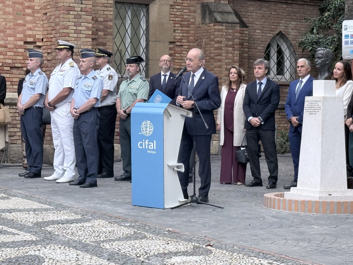 RamonPis1's tweet photo. Buenos días por la mañana lo vi presente de Málaga francisco de la torre hospital noble da unos palabra ONUS https://t.co/UrKg2mvo6E