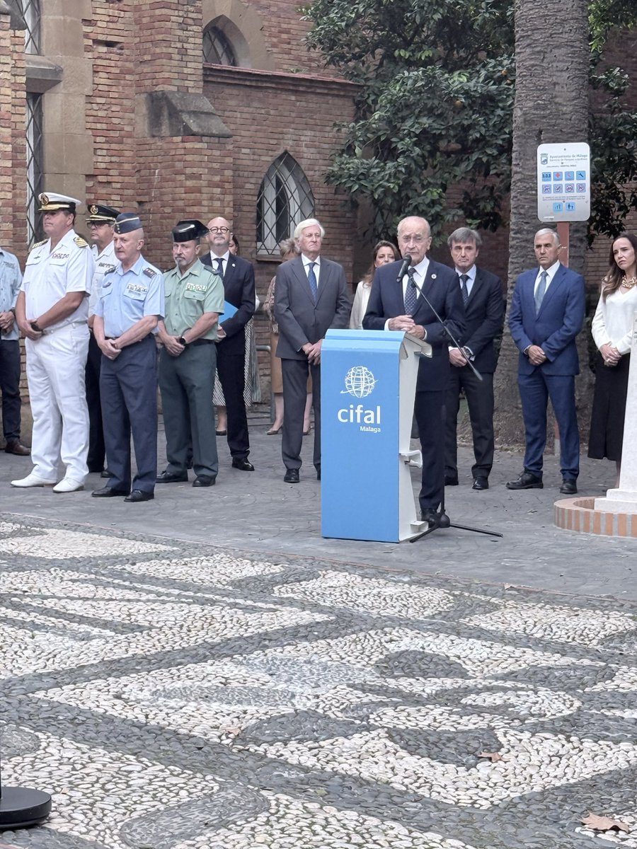 RamonPis1's tweet photo. Buenos días por la mañana lo vi presente de Málaga francisco de la torre hospital noble da unos palabra ONUS https://t.co/UrKg2mvo6E
