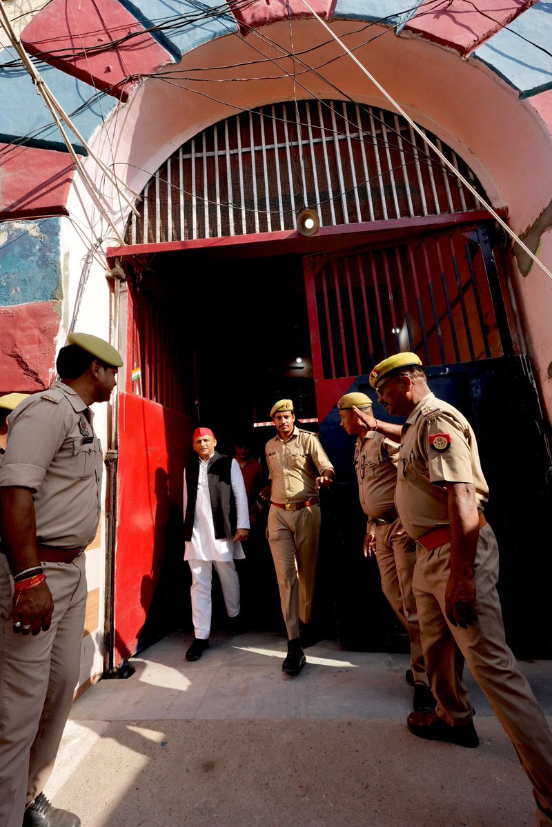 trofficials_'s tweet photo. हैरत है तुम को देख के मस्जिद में ऐ 'ख़ुमार'
क्या बात हो गई जो ख़ुदा याद आ गया।

#Azam_Khan | #Akhilesh_Yadav https://t.co/2axw0nJBjf
