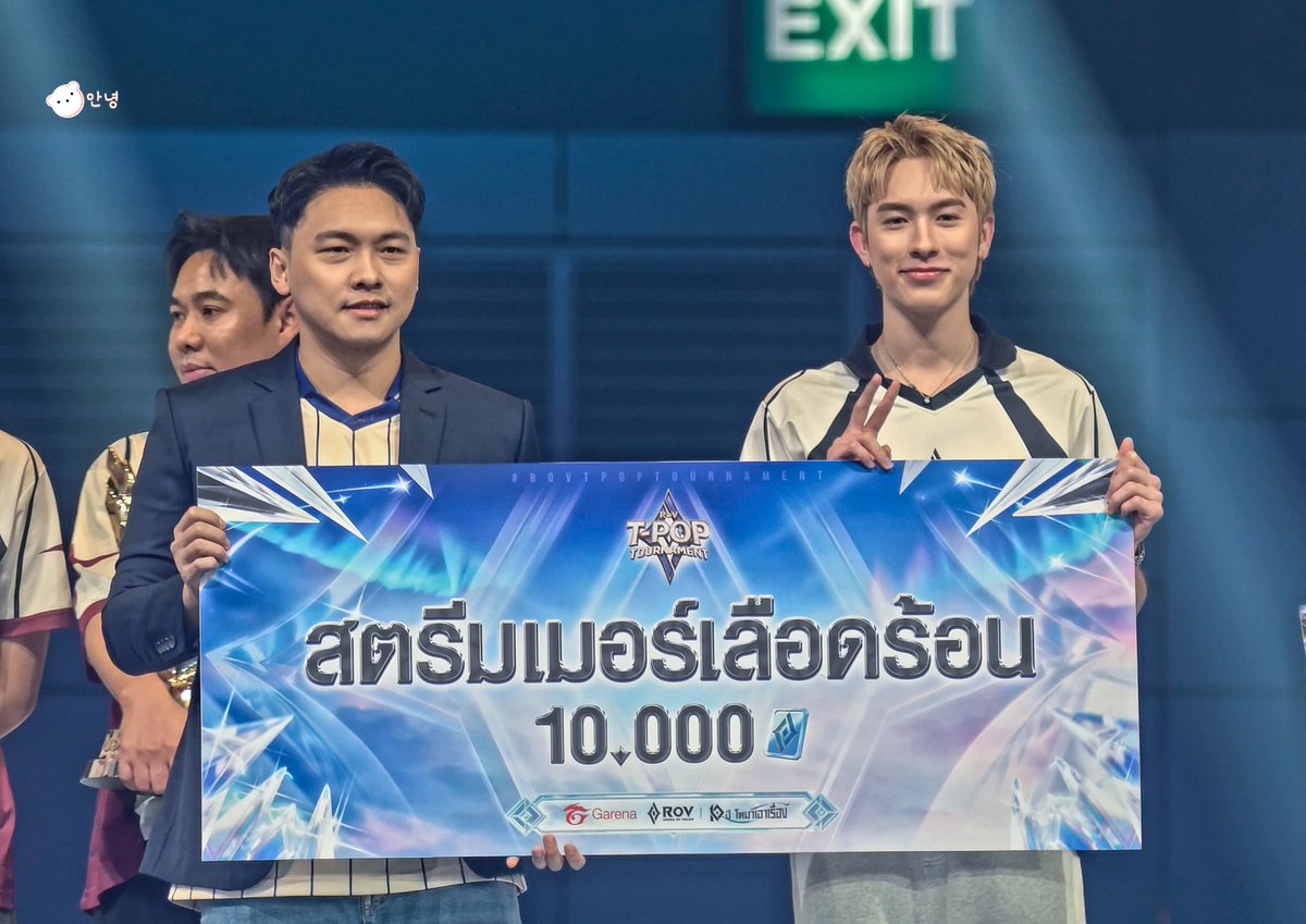 AnnyeongOnglee's tweet photo. อองรีกับรางวัล สตรีมเมอร์เลือดร้อน 🩵

#PROXIEOnglee #PROXIEth
#พ้อกสีจะขยี้ป้อมให้แหลกคึฮ์ฮ์ 
#RoVTPOPTournamentxPROXIE
#RoVTPOPTournament https://t.co/9WePTFdzv6