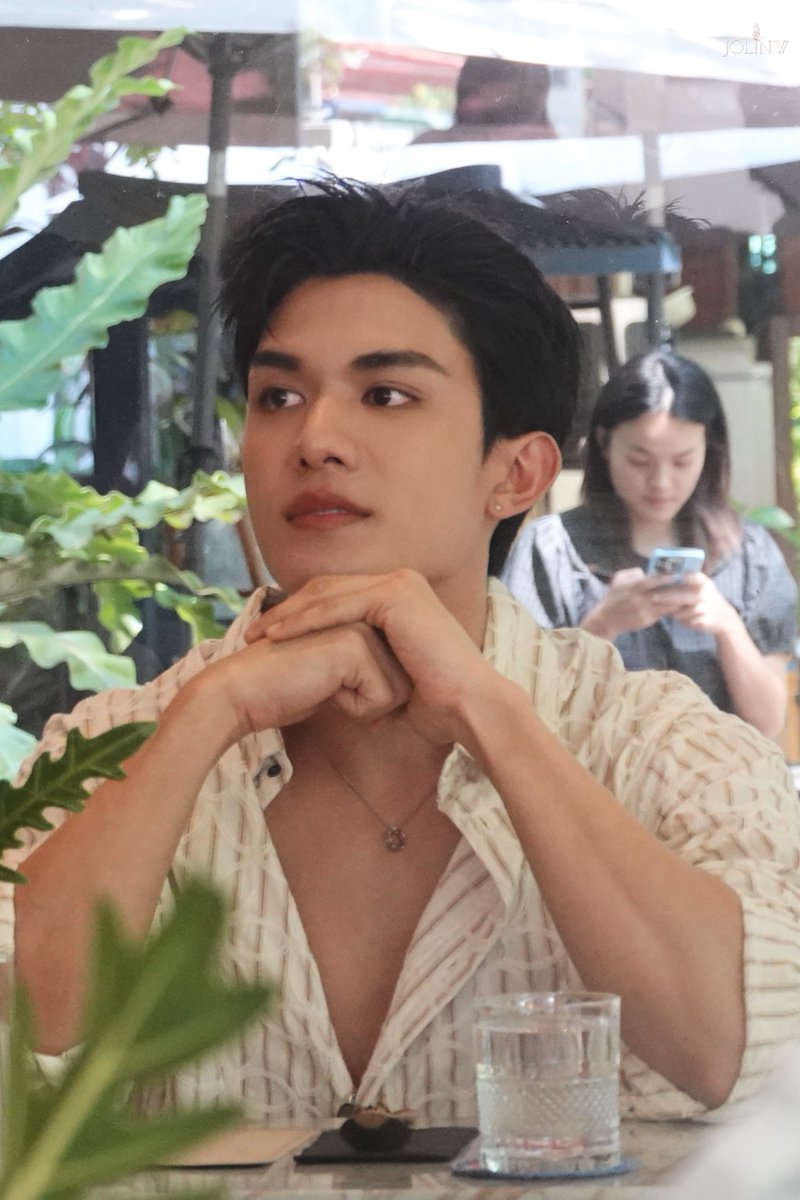 unmeemma's tweet photo. Gantengnya akuuuu 😚 

#BarenotetripxNetJJ
#netsiraphop https://t.co/lqFqrxbSgL