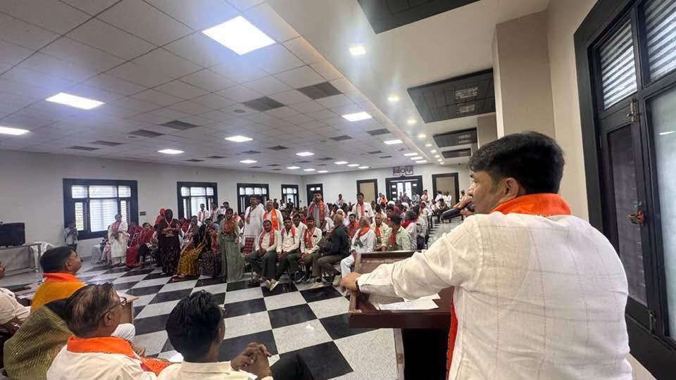 BJP4Rajasthan's tweet photo. भाजपा प्रदेश महामंत्री श्री @bjpbhupendraRYB ने स्वरूपगंज में भावरी पंचायत समिति के प्रमुख कार्यकर्ताओं के साथ आयोजित महत्वपूर्ण बैठक में सहभागिता कर संगठनात्मक विषयों एवं संगठन को और अधिक सशक्त बनाने की रणनीति पर सार्थक चर्चा की।

इस अवसर पर सांसद श्री @lumbaram64, वरिष्ठ नेता श्री नितिन सहित पार्टी के पदाधिकारी एवं कार्यकर्ता उपस्थित रहे।