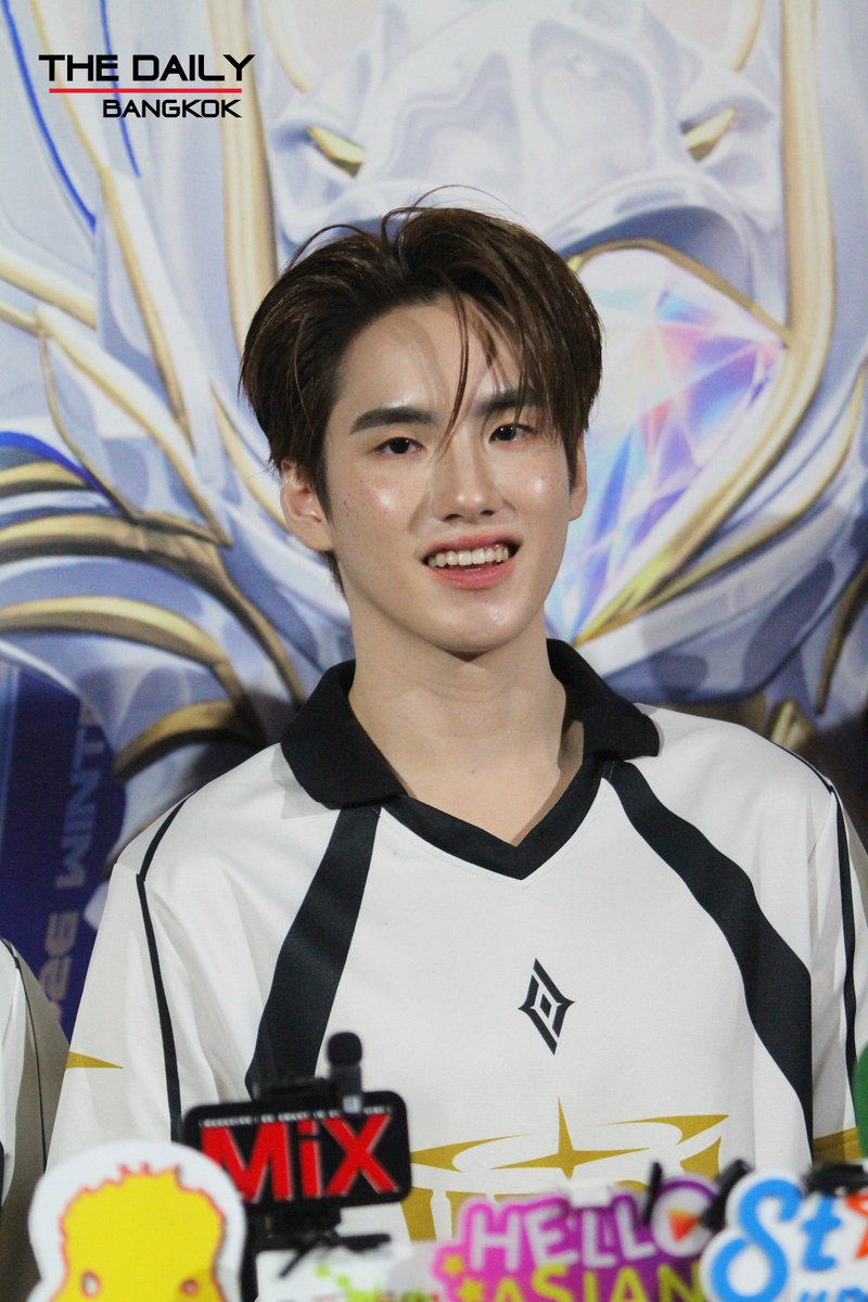 thedailybkk's tweet photo. "ภู BUS" "แมดดอค DICE" และ ภีม 9214KIDS" จาก TEAM VEDA ในงาน RoV TPOP Tournament

#RoVTPOPTournament
#ROVxBUS #DICE_SONRAY 
#9214KIDS 
#PHUTATCHAI #MADDOCdevies
#PEEMTANAT https://t.co/nHa3zoxEXs