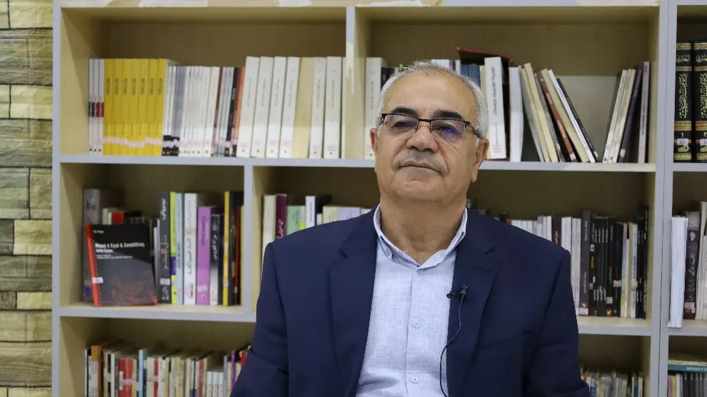 RojavaGundem6's tweet photo. 📍'Kürtçenin anayasal güvenceye kavuşturulması için mücadelemizi sürdüreceğiz'

17 Ekim 2026’da Suriye’de Kürtçenin Anayasal Güvenceye Kavuşturulması ve Resmi Dil Olarak Kabul Edilmesi Girişimi, Qamışlo kentinde ilan edildi. https://t.co/129RMYLyhS