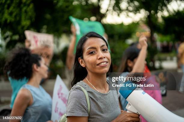 expertanalystix's tweet photo. @youronenotdone @jagdish_2204 @Pawankhera @raihanrvadra That is a narrow view of looking at it. If there is a portrait with a blurry protest background, it should be treated as such. Same with abstractions. Two examples are below . https://t.co/zTASUMdTrv