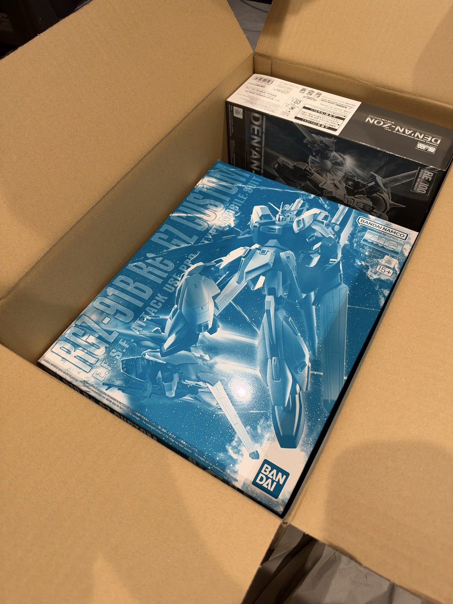 mag_build's tweet photo. 久々のプレバンあざす！
ダウンタイムみてたら手が止まってプラモ制作が進まないー

#プレバン https://t.co/uwTm9OY50I