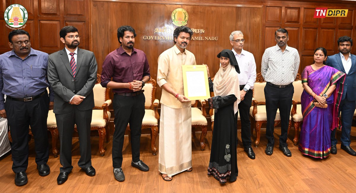vinothravi11's tweet photo. மாண்புமிகு தமிழ்நாடு முதலமைச்சர் திரு.ச.ஜோசப் விஜய் அவர்கள் இன்று (23.10.2026) தலைமைச் செயலகத்தில், வேளாண்மை-உழவர் நலத் துறைக்கு தமிழ்நாடு அரசுப் பணியாளர் தேர்வாணையத்தின் மூலம் தெரிவு செய்யப்பட்ட 26 உதவி வேளாண்மை அலுவலர்கள் மற்றும் 43 உதவி தோட்டக்கலை அலுவலர்கள் என மொத்தம் 69 நபர்களுக்குப் பணிநியமன ஆணைகளை வழங்கினார்.

#CMJosephVijay