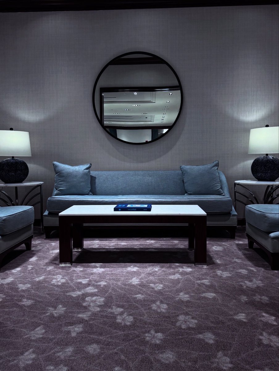 devi441's tweet photo. Blue Tiffany Day, timeless elegance in every shade. https://t.co/NRoBC7d4RJ