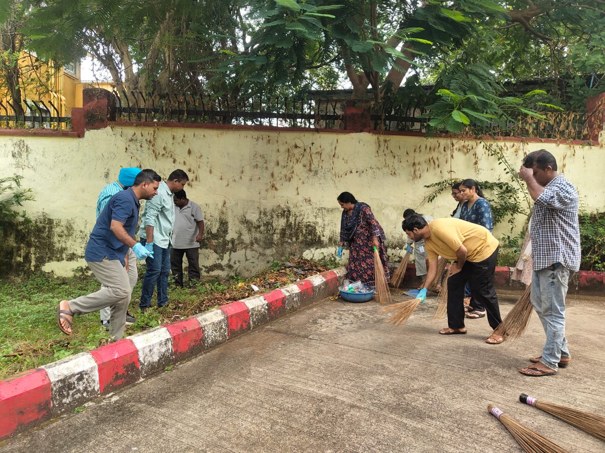 GoaImd's tweet photo. Meteorological Centre, Goa, organized a cleanliness activity on 23.10.2026 as part of Special Campaign 6.0, reaffirming its commitment to cleanliness, a clean environment, and a hygienic workplace.   #SpecialCampaign6 #Swachhata #MoES #DARPG #Indiametdept https://t.co/VMJFNy5QqH
