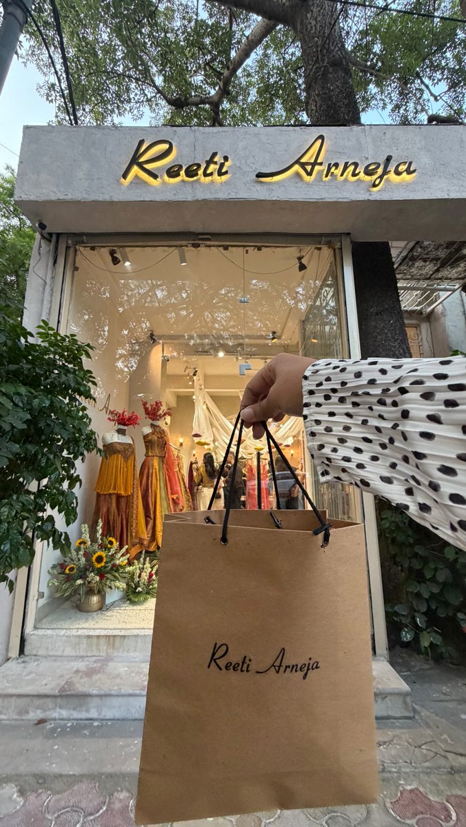 luchicsd's tweet photo. Introducing ‘Shaava’ by @reetiarneja: Punjabi-inspired outfits for Haldi, Mehendi, festivals, and every special first as a newlywed. Playful cuts, vibrant colors, zardozi, and dabka—crafted to be effortlessly wearable. @your_official_bridesmaid https://t.co/LnZHrpuyBW