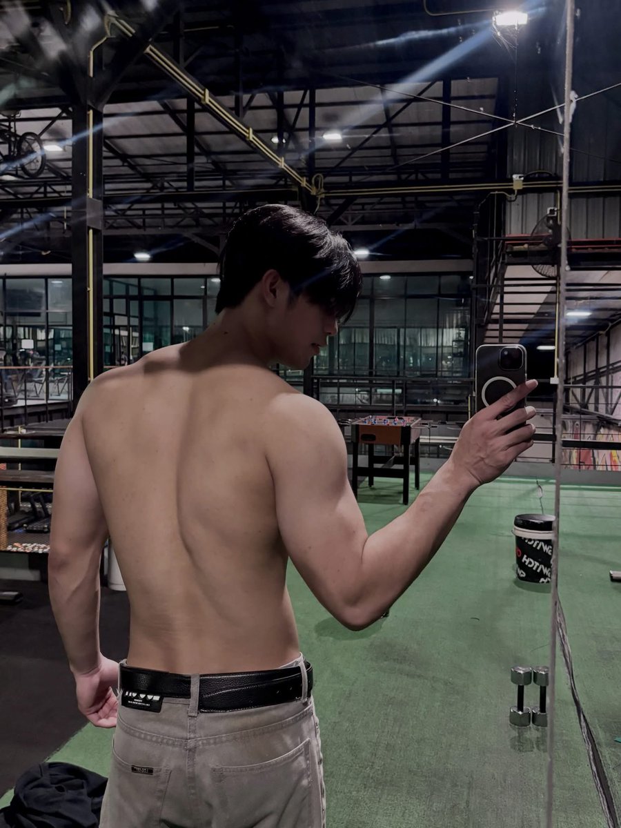soundisyeisip's tweet photo. ลีนลีน
หุ่นที่อยากปั้นให้ได้
ด้านหน้าเต็ม
ด้านหลังเต็ม
เห็นเส้นกล้ามเนื้อชัด https://t.co/PptubEtWHp