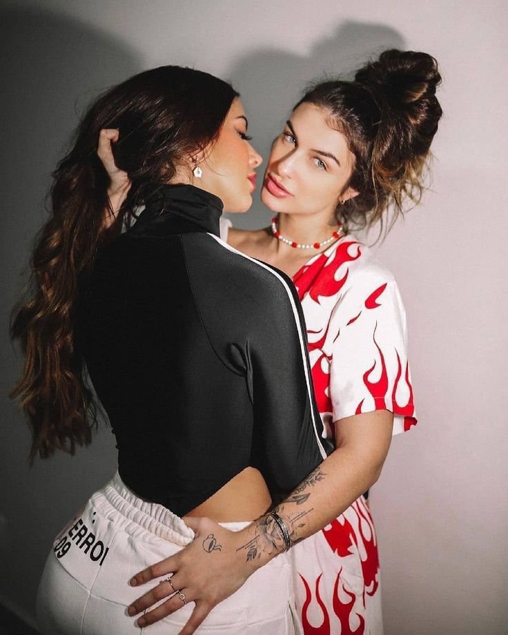 Asma_sinn's tweet photo. 𝐒𝐢𝐬𝐭𝐞𝐫𝐥𝐨𝐯𝐞 🧕
APNI SISTER ANAYA KO MENE APNI DRESS DI KESI LAG RHI H  HUM DONO BHEN 💞
SISO @Softyxanaya https://t.co/YH9meN9dDu