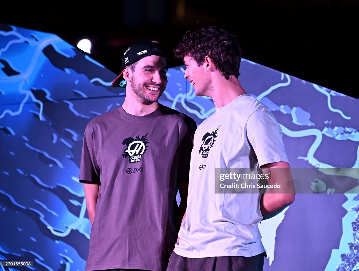 ocuntisim's tweet photo. no joke I'm genuinely losing my mind over this photo, oh my god just KISS already !!! https://t.co/Uggw1eJE5I