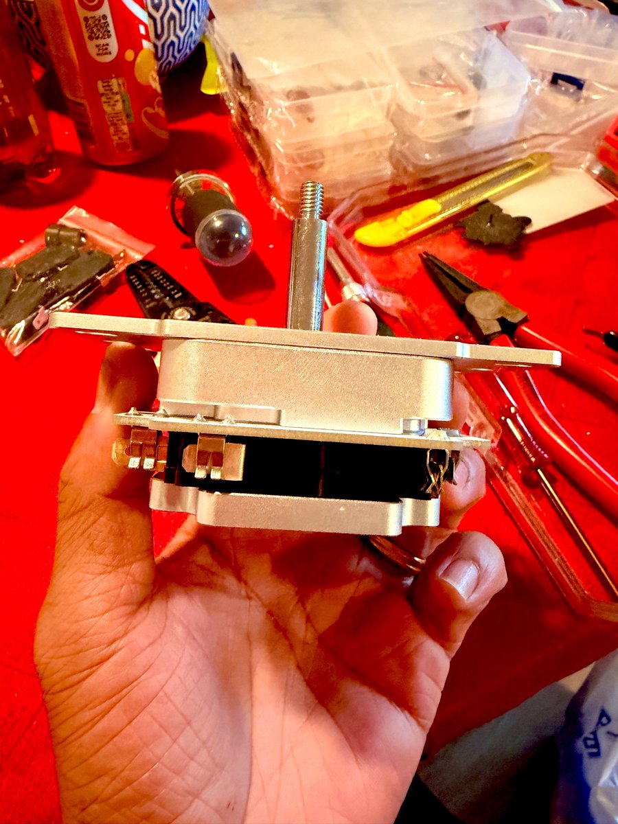 Sidnificus's tweet photo. Making a video for ROS V6 now, here are some key features for y’all:

• Hybrid J+K lever - ✓
• Sanwa shaft, Ex Link - ✓
• Sanwa PCB - ✓
• Sanwa micro switches - ✓
• K Lever micro switches (with leaflets) - ✓ 
• Varmilo Kassai installation - ✓
• 3 different gates - ✓ https://t.co/n63E2H02AA