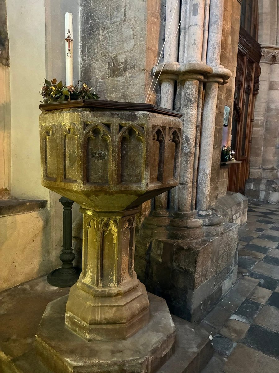 zarahandley's tweet photo. 15th century octagonal, carved font 
St.Mary’s Stamford 

#FontsonFriday https://t.co/Im9YopJgWJ