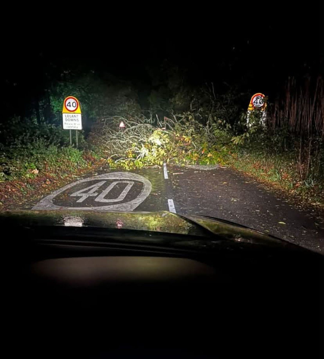 Official_WXUK's tweet photo. Lots of reports on local Facebook of trees down, roads blocked/closed, power lines down and minor structural damage, mainly roof tiles, across Cornwall this morning. Some schools have closed and bus, road, rail and air travel have all been impacted.

#StormAusten https://t.co/WqjqKh2V0Z