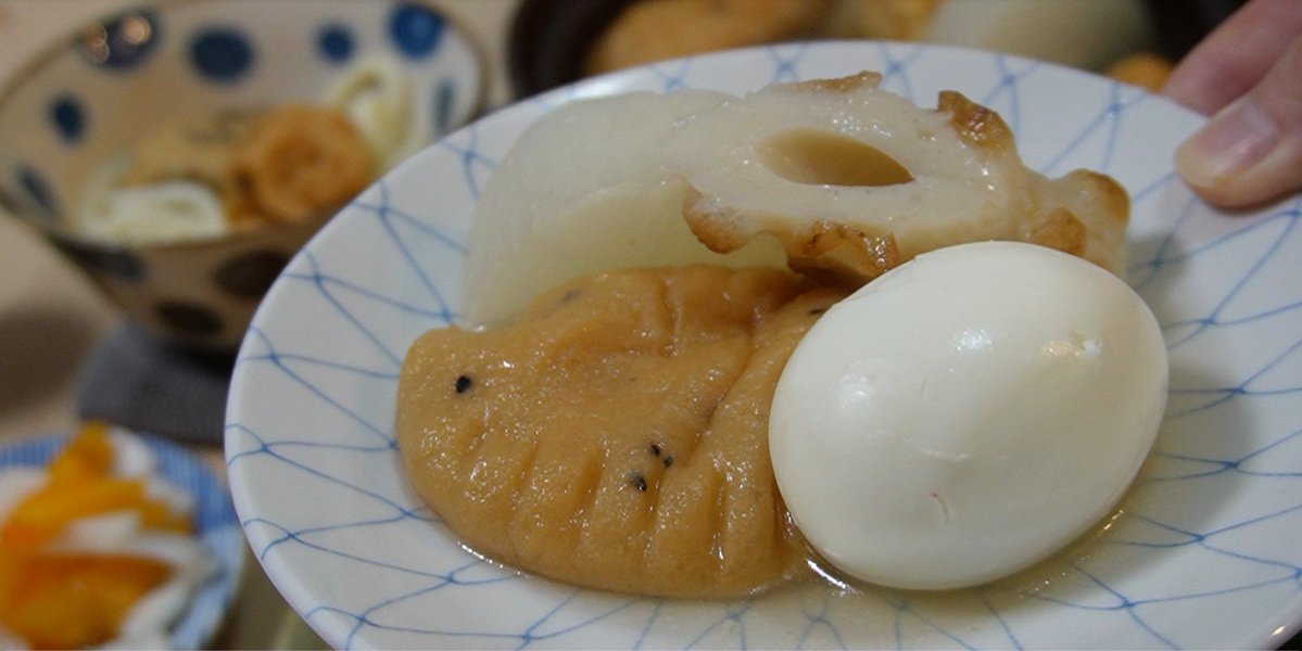 nucadoko7053's tweet photo. The aroma of the dashi broth is wonderful!

お出汁の香りが良～い感じ！土鍋でじっくり煮て味しみしみ。
具材の下処理をしっかりしておけば、あとは煮るだけ。
箸休めには「柿なます」

【おでん】作り方👇
https://t.co/ArvQ43vnql https://t.co/Vsjfg7q6vL