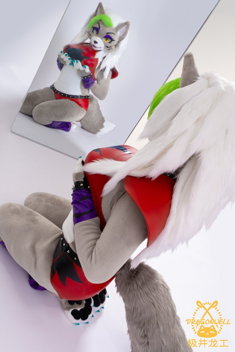 DragonwellFurry's tweet photo. Shine Bright, Roxy 🐺
Meet Roxy from FNaF, in fursuit form! 🐺 Hope you feel her charm~
#DragonWell Studio — bringing your dream selves to life! DM us for commissions~ ✨
#fursuit #furry #kigurumi #FursuitFriday https://t.co/8cFd7HtxGm