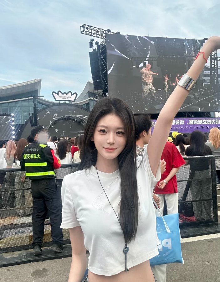 Linglun07's tweet photo. 废物贱狗的女神精妈赵昕，天天暗恋赵昕亲妈，因为鸡巴太小了不敢跟女神亲妈表白，只敢躲在屏幕后面意淫赵昕亲妈，脱光了跪下给赵昕亲妈磕头，一边幻想给女神亲妈舔脚，一边撸自己的小鸡吧，一听说女神亲妈谈恋爱了就关照亲妈被野爹操，就控制不住发情。#女尊男卑 #配文 #女性崇拜 #意淫 #阳痿 https://t.co/CTwK6WNQaH