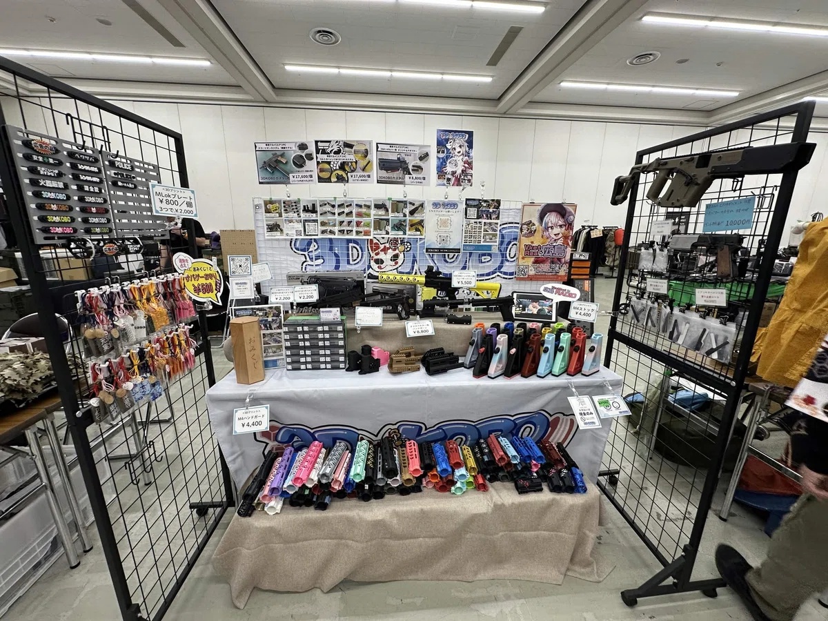 mechasava's tweet photo. 【📢 #メチャサバ出店社紹介 】

＿人人人人人人人人人人人人＿
＞　#3DKOBO　＜
￣Y^Y^Y^Y^Y^Y^Y^Y^Y￣
🔥 愛銃を自分好みにカスタマイズ！ 🔥
今回ご紹介するのは、3Dプリンターで製作したオリジナルのエアガン外装カスタムパーツを手がける 「3DKOBO」 さん！😎🔧
3Dプリンターならではのオリジナルパーツで、愛銃を自分だけのスタイルにカスタマイズしませんか？✨
💥 注目のアイテムはこちら！
🔩 M4系ハンドガード
🔩 ストック
🔩 クリスベクター用カスタムパーツ
🔩 エアコキカスタム関連アイテム
エアガンの見た目にこだわりたい方も、自分だけのカスタムを楽しみたい方も必見！👀🔥
「こんなパーツが欲しかった！」というアイテムに出会えるかも！？
ぜひブースで実物をチェックしてみてください！🙌
🛠️ 3DKOBOの製作アイテムはこちら！
3DKOBO 紹介ページ
━━━━━━━━━━━━━━━

📅 めっちゃサバゲ祭 - 大阪2026
🗓️ 2026年10月25日（日）
📍 天満橋・OMMホール

皆さまのご来場をお待ちしております！🔥

#メチャサバ2026 #メチャサバ #3DKOBO #3Dプリンター #エアガンカスタム #カスタムパーツ #ミリタリーイベント #サバゲー