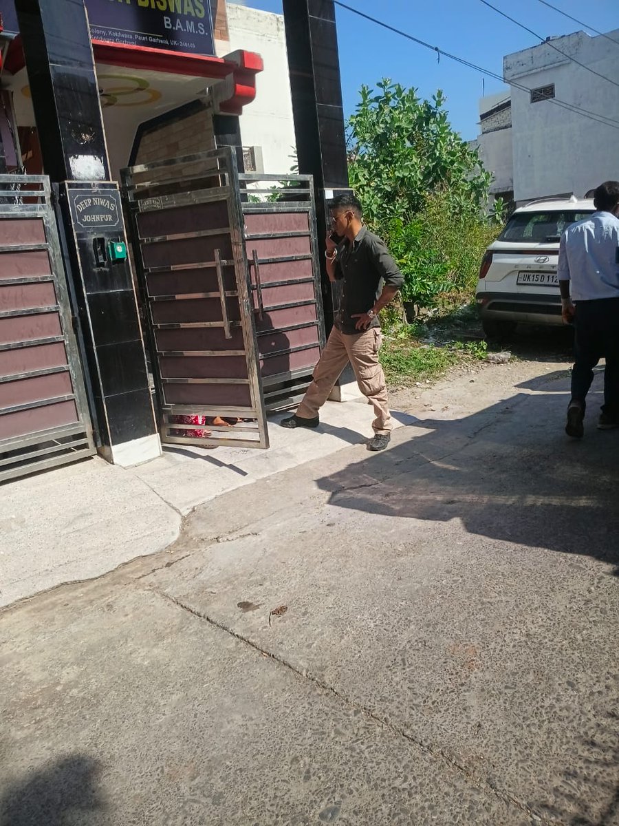 KotdwarNig81772's tweet photo. दिनांक 23-10-2026 को नगर निगम कोटद्वार की IEC टीम द्वारा वार्ड संख्या-14, जोनपुर क्षेत्र में डोर-टू-डोर जन-जागरूकता अभियान चलाकर नागरिकों को स्वच्छता एवं कचरा प्रबंधन के प्रति जागरूक किया गया।
#swachhkotdwar #SwachhBharatMissionUrban #doortodoorawareness #SourceSegregation https://t.co/R0WlayEifZ