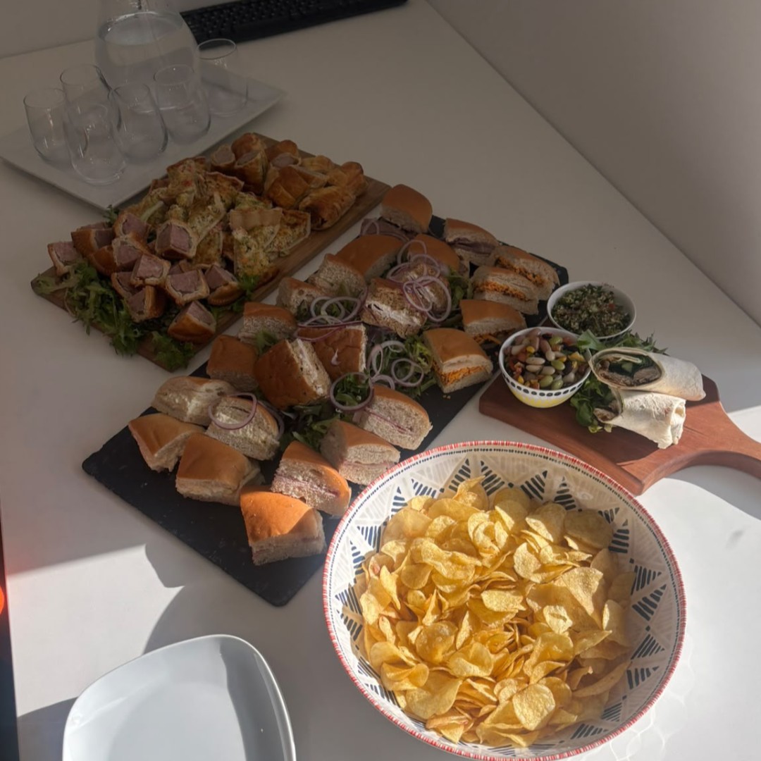 Muraspec's tweet photo. Fresh ideas, new collections &amp; a catch-up over lunch! 🍴✨

Highlights from Sarah &amp; Mariam’s recent Lunch &amp; Learns!

Discover our latest wallcoverings, bespoke options &amp; expert support.

Fancy a session at your studio? Get in touch!

#Muraspec #LunchAndLearn https://t.co/cIrydbkXJ3