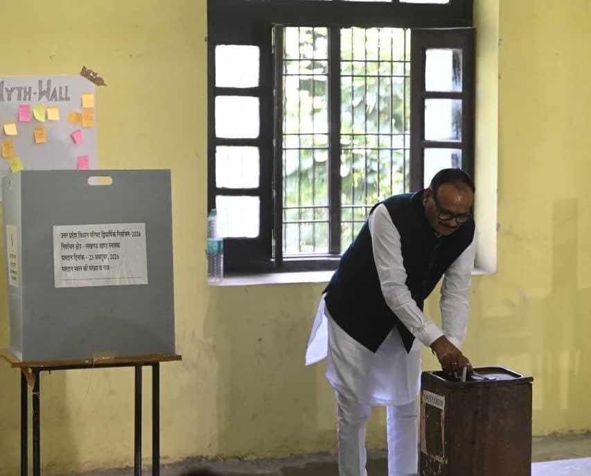 BJP4UP's tweet photo. उप मुख्यमंत्री श्री @brajeshpathakup ने उत्तर प्रदेश विधान परिषद द्विवार्षिक निर्वाचन-2026 के अंतर्गत लखनऊ खंड स्नातक निर्वाचन क्षेत्र के चुनाव हेतु मतदान किया। https://t.co/BF05uCh3KB