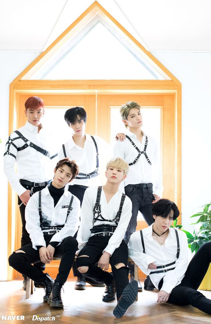 imFatima___'s tweet photo. why is hoshi in a group photo with five men i've never seen before 😭 https://t.co/myxDNRuOck