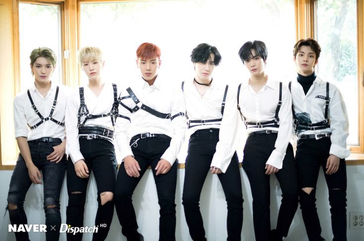 imFatima___'s tweet photo. why is hoshi in a group photo with five men i've never seen before 😭 https://t.co/myxDNRuOck