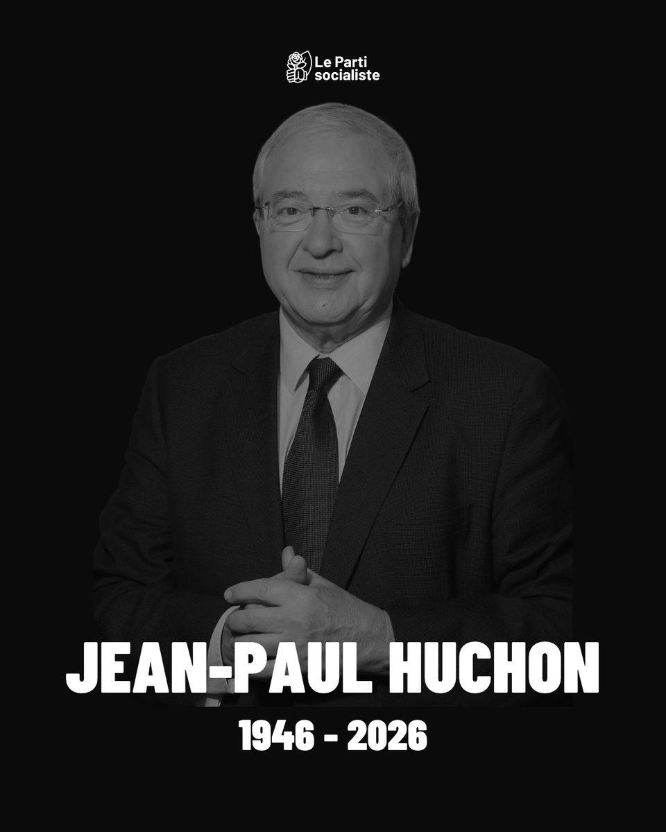 partisocialiste's tweet photo. Avec la disparition de Jean-Paul Huchon, la gauche perd un compagnon de longue route, et l’Île-de-France un homme qui l’a profondément façonnée.

Du PSU au Parti socialiste, il avait gardé intacte une même conviction : la gauche doit comprendre la société pour pouvoir la transformer. Ami fidèle de Michel Rocard, il partageait avec lui l’amour du débat d’idées, le goût du dialogue social et le refus des dogmes. Pour eux, le parler-vrai était une marque de respect envers les citoyens, et la condition même de l’action.

Directeur de cabinet de Michel Rocard à Matignon de 1988 à 1991, il fut l’une des chevilles ouvrières des grandes réformes de ces années : la création du Revenu minimum d’insertion, la Contribution sociale généralisée, et les accords de Matignon, qui ouvrirent un chemin de paix en Nouvelle-Calédonie. Il savait le travail patient qu’il faut pour qu’une ambition politique devienne un droit nouveau, une protection, une chance de vivre mieux.

Cette exigence, il l’a portée pendant dix-sept ans à la tête de l’Île-de-France. Il voulait réunir une région traversée par de profondes inégalités, rapprocher ses territoires et élargir les horizons de ses habitants. Le passe Navigo à tarif unique, construit avec sa majorité, en reste le symbole le plus concret : habiter plus loin ne devait plus signifier payer davantage pour se déplacer. Pour des millions de Franciliennes et de Franciliens, ce choix a changé la vie quotidienne.

Rassembler demande de l’écoute, de la patience et de la détermination : il en avait fait sa méthode. Socialistes, communistes et écologistes ont gouverné ensemble la région pendant trois mandats. Cette capacité à rassembler la gauche et à la faire agir dans la durée est une part précieuse de son héritage.

Nous garderons le souvenir de son humour plein de finesse, de son regard espiègle et aussi de sa passion pour le rock’n’roll qui l’amenait à citer Bashung, Téléphone ou Trust dans des interventions. Les moments de complicité et de joie partagée autour de Jean-Paul en disent aussi long sur l’homme auquel nous rendons hommage.

À sa famille, à ses proches, à toutes celles et ceux qui ont partagé ses combats, nous adressons nos plus sincères condoléances et toute notre affection.

https://t.co/eG89C6rHEC