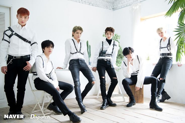 imFatima___'s tweet photo. why is hoshi in a group photo with five men i've never seen before 😭 https://t.co/myxDNRuOck