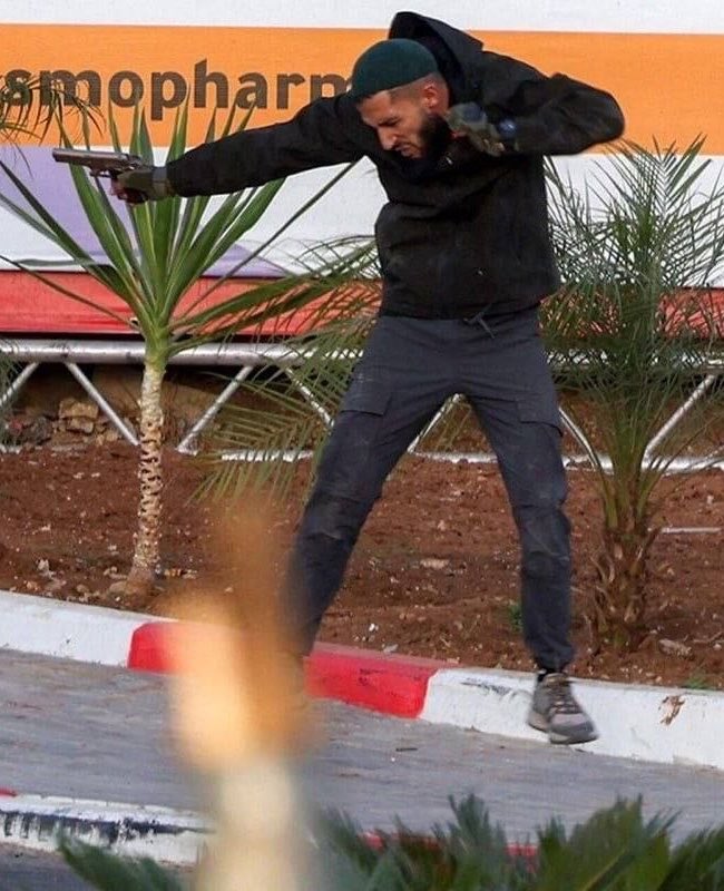dailyislamist's tweet photo. 🔴 El Halil’deki misilleme operasyonunu gerçekleştiren mücahitler:

Hammude Cu’be
ve Firas Cu’be

Her ikisi de aynı aileden, 27 yaşında.

İkisi de şehid edildi. https://t.co/C0zhypdWsP