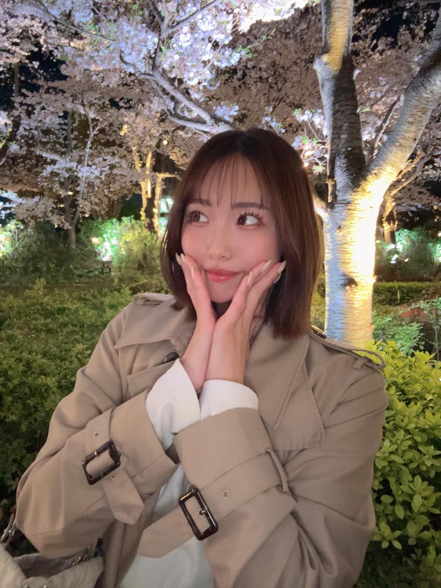 xicapoki's tweet photo. 夜桜を眺めながら、東京ミッドタウンをのんびり夜散歩。 https://t.co/eSAFQ0O5tx