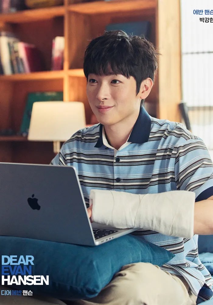comewithmeee__'s tweet photo. 깡 올해 맡은 역들 구라 수준

난 네 죽은 오빠의             난 네 죽은 아빠가 보낸
절친이었다                                      음악의 천사다 https://t.co/CpR1YS43an