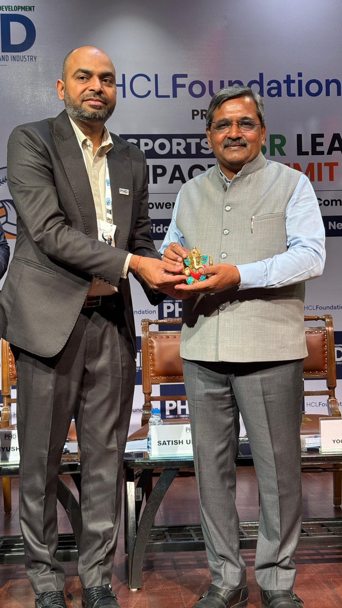 upadhyaysbjp's tweet photo. Sports के माध्यम से सशक्त युवा, सशक्त नारी और सशक्त समाज का निर्माण!

आज नई दिल्ली स्थित PHD House में PHD Chamber of Commerce and Industry द्वारा आयोजित Sports CSR Leadership Impact Summit 2026 में मुख्य अतिथि के रूप में सम्मिलित हुआ।

समिट में खेलों के माध्यम से युवाओं, महिलाओं और समुदायों को सशक्त बनाने पर विशेष रूप से चर्चा हुई।  

आदरणीय प्रधानमंत्री श्री @narendramodi जी के नेतृत्व में Khelo India से जुड़कर देश के युवा विश्वस्तरीय मंच पर भारत की नई पहचान बना रहे हैं। इसमें हमारी नारीशक्ति की भूमिका भी बेहद महत्वपूर्ण रही है।

इस अवसर पर भारतीय कुश्ती के दिग्गज खिलाड़ी एवं पद्म श्री योगेश्वर दत्त जी, भारतीय पैरा एथलीट एवं Commonwealth Games Gold Medalist शर्मिला धनखड़ जी सहित अन्य गणमान्यजन उपस्थित रहे।

@DuttYogi

#SportsCSRLeadershipImpactSummit2026 #SportsIndia