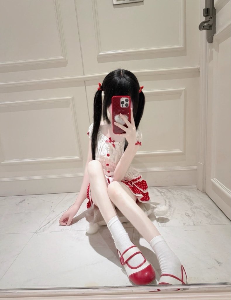 debbie20ik2's tweet photo. 又到周末了，彻底放飞自我～

有宝宝要来锐评我14岁的福嘛🥺 

 心情不好来X发泄了    

 真没有🚪流言66～直接发，刚刚起的号，认准！

不信你们试试 https://t.co/b61ZXhDpMG