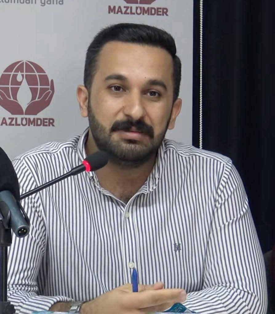 Pusula0001's tweet photo. 🧭Özgür-Der YK üyesi Avukat Ümit Kudbay:

Bir Müslüman hukukçu olarak vicdanım sızlıyor, yüreğim yanıyor!

Muhammed Kavi ve eşi Nazan Kavi öldürüldü. 3 ve 6 yaşında iki evlat yetim kaldı. 

Ama hâlâ ne kamuoyunu tatmin edecek bir açıklama var, ne de olayı aydınlatma gayreti.! https://t.co/ratrHnKF4s