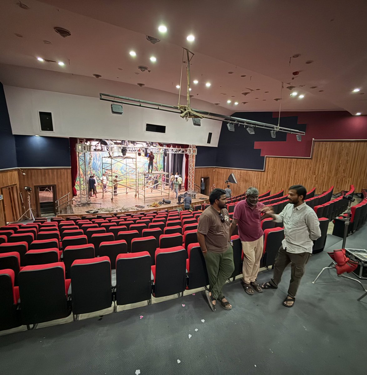 HydTimes's tweet photo. Venu Yeladani shares exclusive behind-the-scenes glimpses from the sets of Yellamma.

(Venu Yeladani, Yellamma, BTS moments, behind the scenes, Telugu cinema, film sets, movie updates, Tollywood)
#Yellamma #VenuYeladani #Tollywood #TeluguCinema #BehindTheScenes #BTS #MovieUpdates https://t.co/PXNxk1Bdud