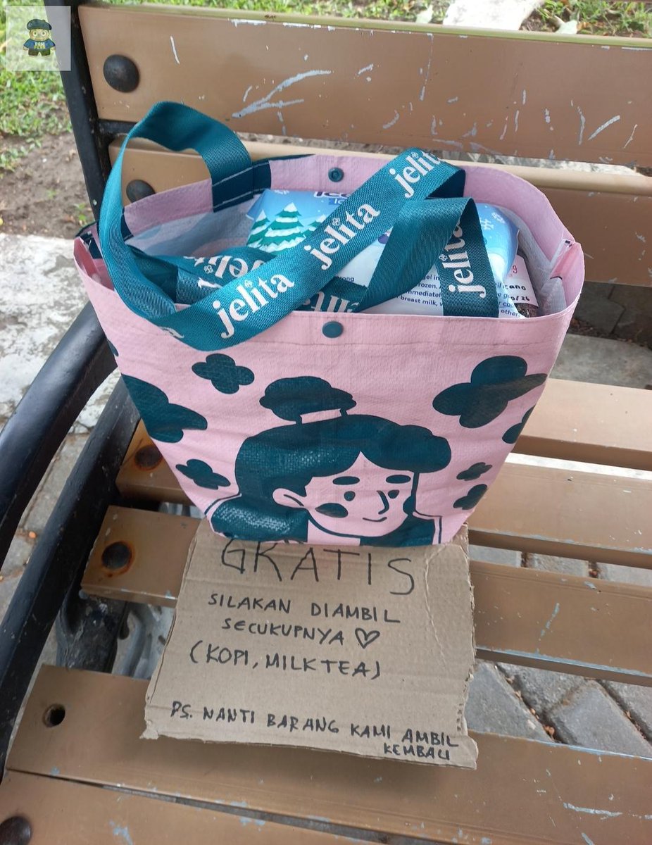 UGM_FESS's tweet photo. Hai yujiem ada Jumat Berkah kopi dan milk tea di depan Perpusat ya. Boleh diambil secukupnya. Terima kasih! 🤍🐈 https://t.co/fLXCWWCm9q
