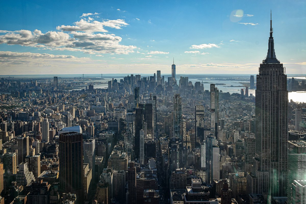 Wally44's tweet photo. Wie Ihr gestern vielleicht schon gesehen habt, geht es mit dem Besuch auf der Aussichtsplattform "SUMMIT One Vanderbilt" hoch hinaus.
In den nächsten Tagen und Wochen zeige ich euch New York City von der 90. - 93. Etage.
#summitov
#NewYork #NYC #Manhattan #USA https://t.co/aBBGrxXgQV
