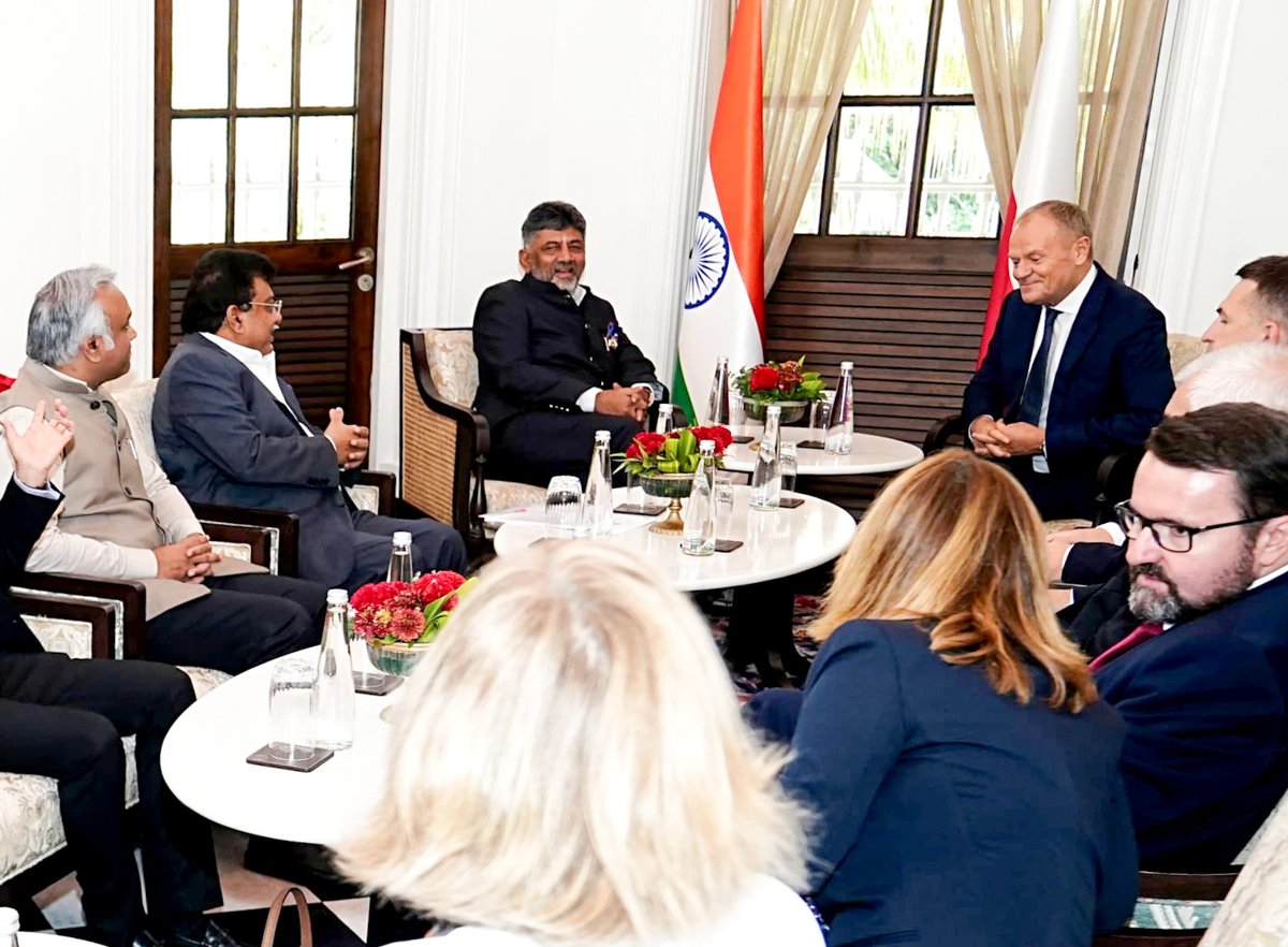 MBPatil's tweet photo. It was a pleasure to meet the Hon’ble Prime Minister of Poland, Mr. Donald Tusk, and his delegation, along with the Hon’ble Chief Minister of Karnataka, Shri D. K. Shivakumar.

Karnataka looks forward to building a stronger partnership with Poland, fostering new opportunities for investment, innovation, and shared prosperity.
Together, we look forward to creating new avenues for collaboration and building a brighter future for both Karnataka and Poland.

Minister Shri Priyank Kharge and other senior government officials were also present.

@DKShivakumar @PriyankKharge