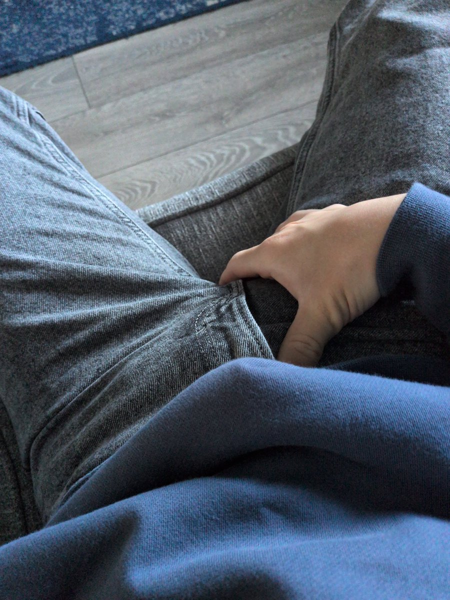 JaydenMorr13955's tweet photo. I need guys to pm me who have Nike shorts and branded boxers who are obedient and submissive 😈 https://t.co/Gi3Kn4nXz6