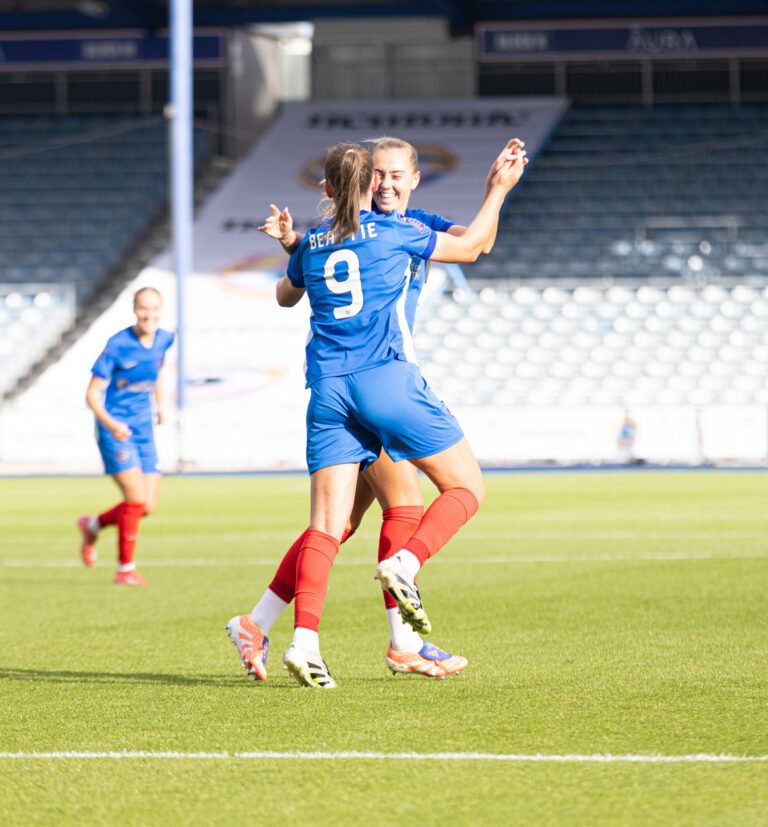Since71Blog's tweet photo. Photo Diary 📸 Charlie Smith 

@PompeyWomen extended their unbeaten run to nine games in all competitions with a thrilling comeback victory over @CTWomenFC in a nine-goal clash.

Gallery ➡️ https://t.co/Rqj7dbrWjL https://t.co/UjzJcARQYi