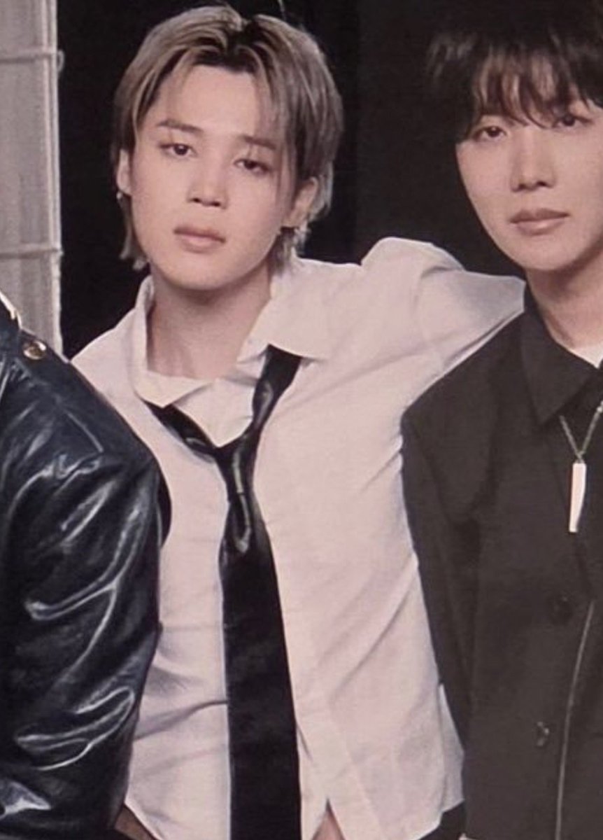 ruhib7488's tweet photo. I know one thing when a person is very jealous of you , he or she will try the hardest to show you ugly or capture a photo when you are making faces , but if someone loves you they will make art  with your beautiful features , 
Real                             ART
#JIMIN https://t.co/8HGxyvIHnf
