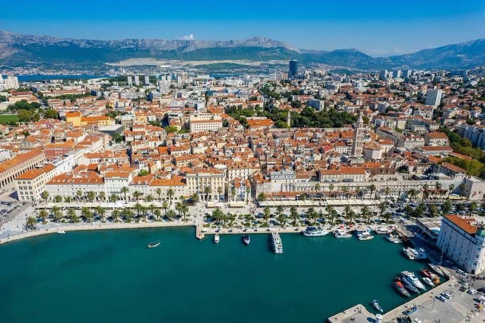 Morski_hr's tweet photo. SPLIT Privremeno zatvaranje tunela Marjan👇
#split #Marjan
https://t.co/rcvY6UDp6L https://t.co/6u8JI4OTgF