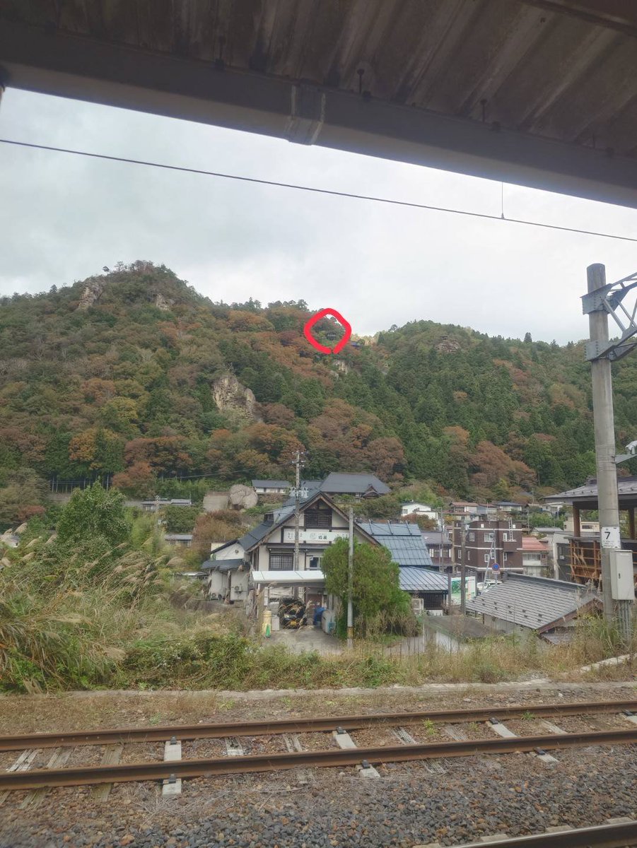 rtamluca's tweet photo. 昨日駅からみるとここのお堂の上までね、登ったんですよ。
なのでね、足がもう死んでるんですよ。
明日のなにわちゃんは階段の上り下りの必要ないアリーナ席を何��お願いします���� https://t.co/1gffudwrmJ