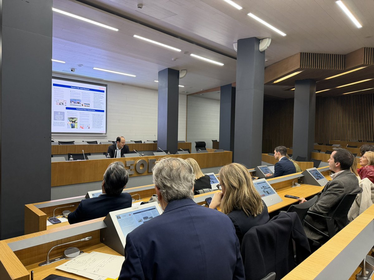 jpiedrahita's tweet photo. Y casi directo de la gran y larga noche de los #eficacia26 en el @Teatro_Real a la Presentación Ranking TOP-230 #Dircoms más influyentes en LinkedIn 2026 por @epsilontec en la sede de la @CEOE_ES aquí en Diego de León 50. Este imparable sector de la comunicación no da tregua. Ni un viernes y ni un finde ;) Así que seguimos sin pausa: